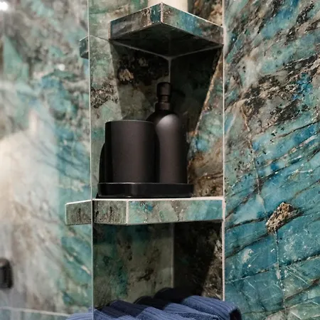 Dio Luxury 헐소니소스